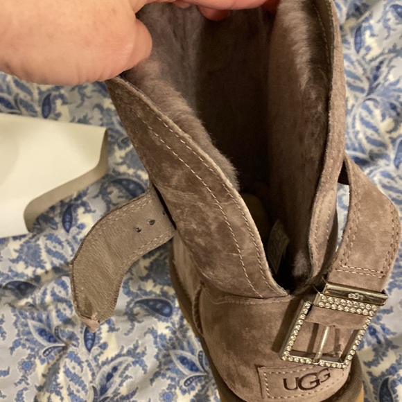 NWB Ugg 5 water resistant soles, sparkling buckle firm - Picture 6 of 8